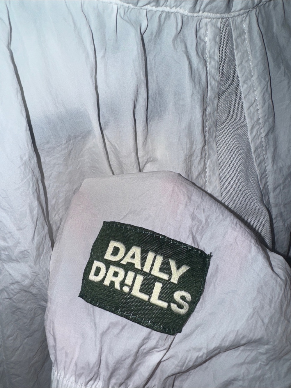 DAILY DRILLS Nylon Pullover, size XS/S. EUC. - Picture 4 of 4